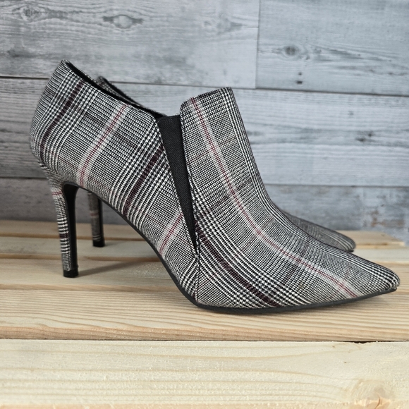 le chateau Shoes - Le Chateau Plaid Slip On Ankle Boots Womens Size 39
